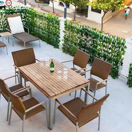 Apartment Modern 3-bed In Heart Of