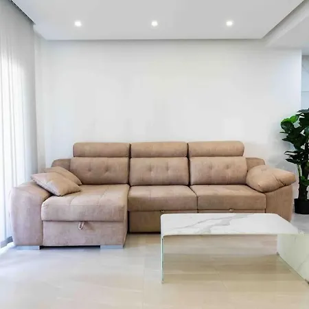 Modern 3-bed In Heart Of Apartment *