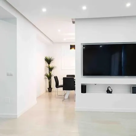Apartment Modern 3-bed In Heart Of Torremolinos