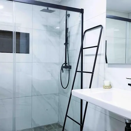 Modern 3-bed In Heart Of Apartment