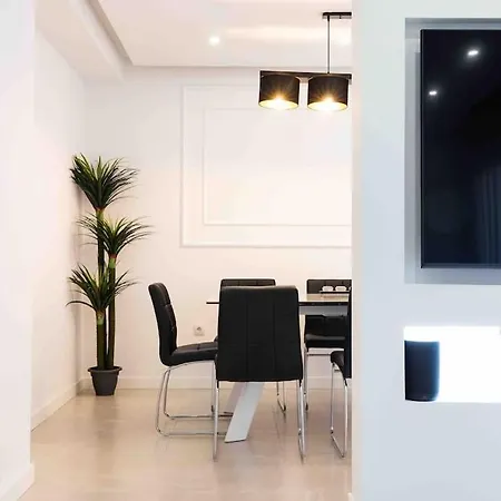 Modern 3-bed In Heart Of Lejlighed Torremolinos